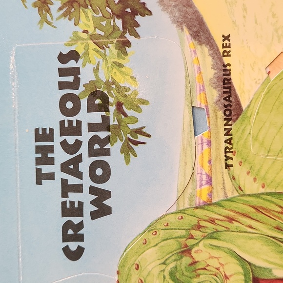 Dinosaur World Flap Book (EUC) & 1 Glow in the dark 3D-Puzzle (new) - Picture 10 of 16